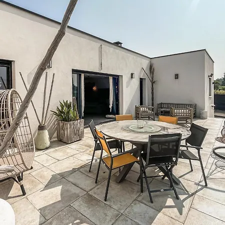 Schönes Haus In Saint-césaire-de-gauzi Mit Wlan Ferienhaus *