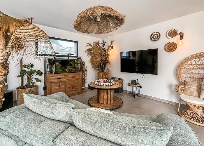 펜션 Cozy In Saint-cesaire-de-gauzi *