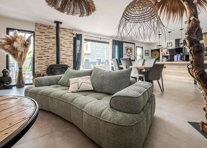 펜션 Cozy In Saint-cesaire-de-gauzi