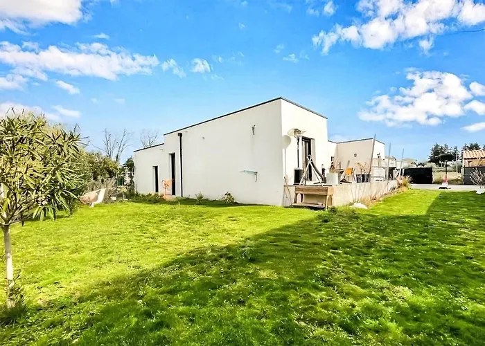 펜션 Cozy In Saint-cesaire-de-gauzi Saint-Césaire-de-Gauzignan